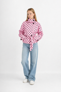Chaqueta corta rosa de lunares, cuello alto