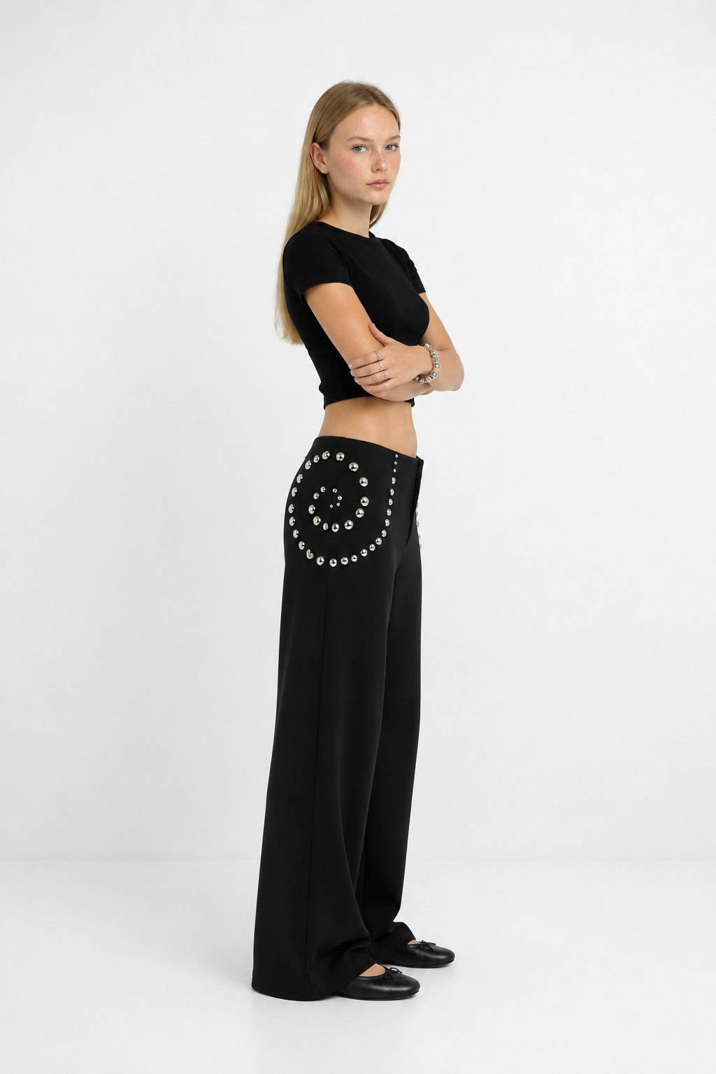 Pantalón Pierna Ancha Cintura Baja con Remaches