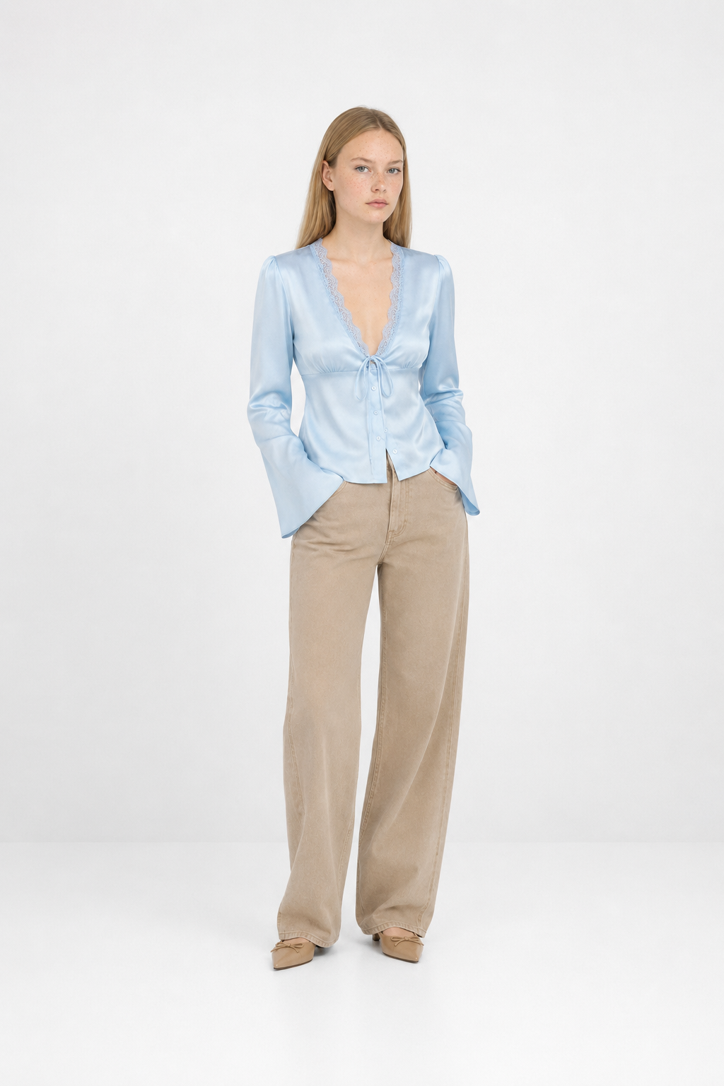 Top Satinado Holgado con Detalles de Encaje
