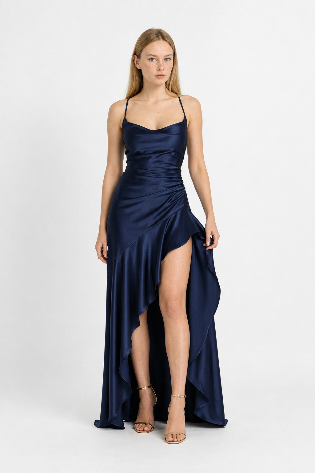 Vestido Largo de Satén con Abertura y Hombro Descubierto