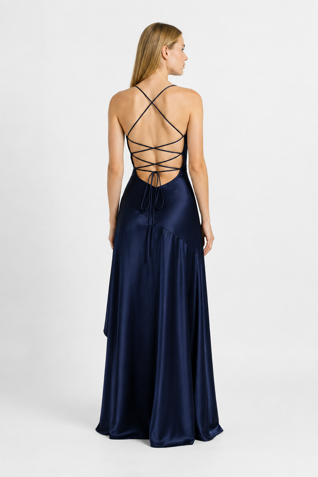 Vestido Largo de Satén con Abertura y Hombro Descubierto