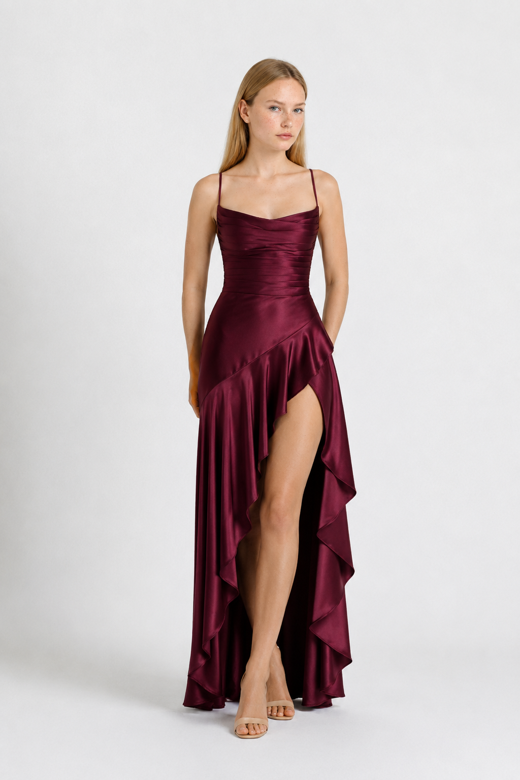 Vestido Largo de Satén con Abertura y Hombro Descubierto