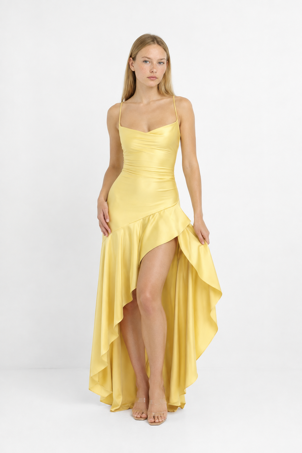Vestido Largo de Satén con Abertura y Hombro Descubierto